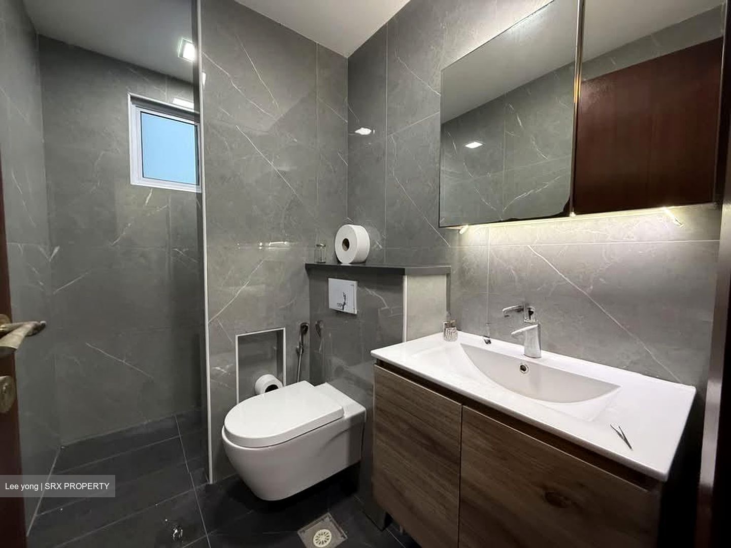 Straits Gardens (D27), Terrace #572291801